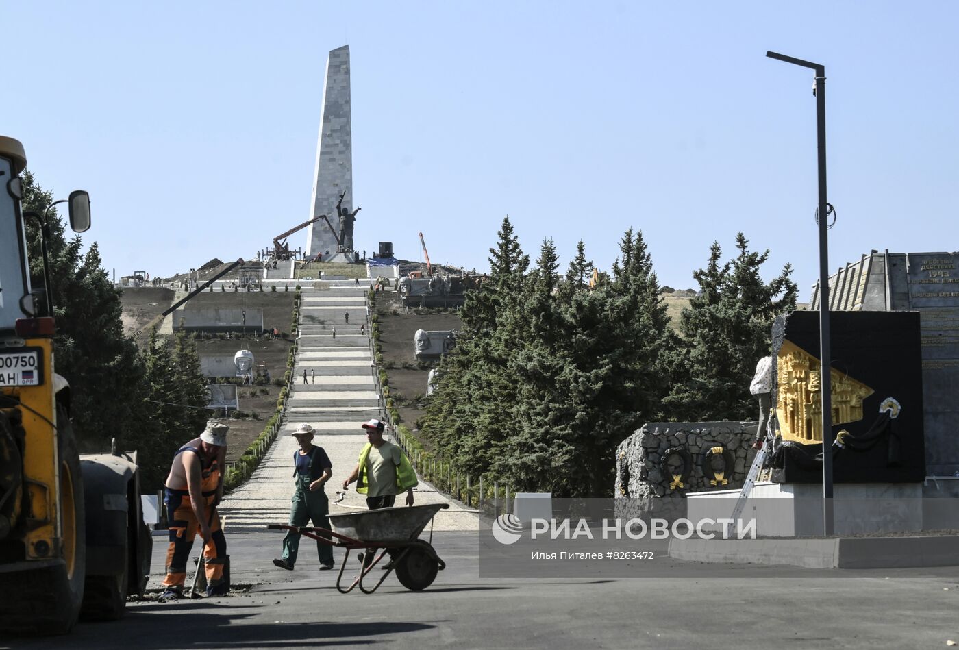 На Саур-Могиле завершили установку фигуры Солдата-Победителя