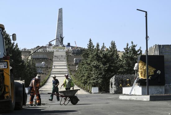 На Саур-Могиле завершили установку фигуры Солдата-Победителя