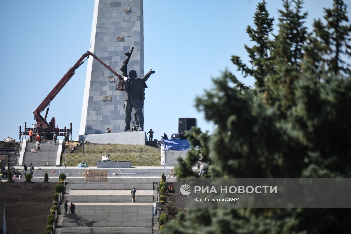 На Саур-Могиле завершили установку фигуры Солдата-Победителя