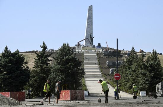 На Саур-Могиле завершили установку фигуры Солдата-Победителя