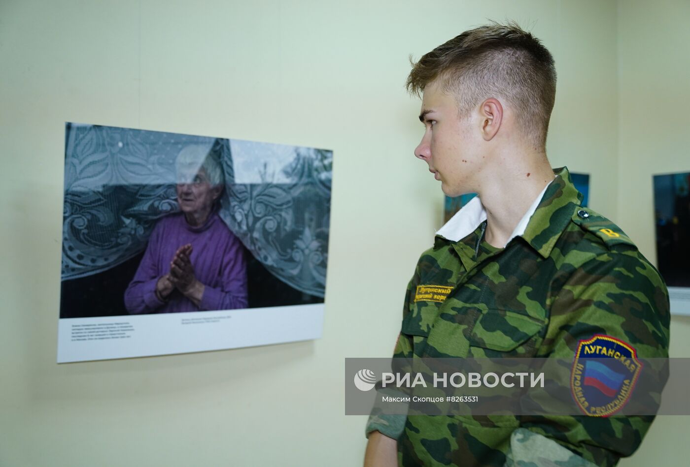 Открытие фотовыставки "Возвращение домой" В. Мельникова в Луганске