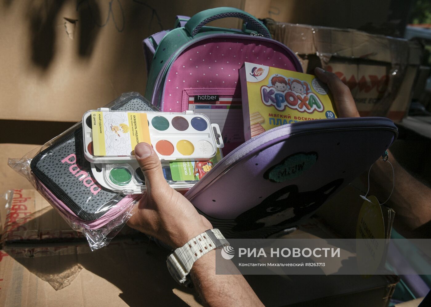В Мелитополь доставили гумпомощь из РФ к новому учебному году