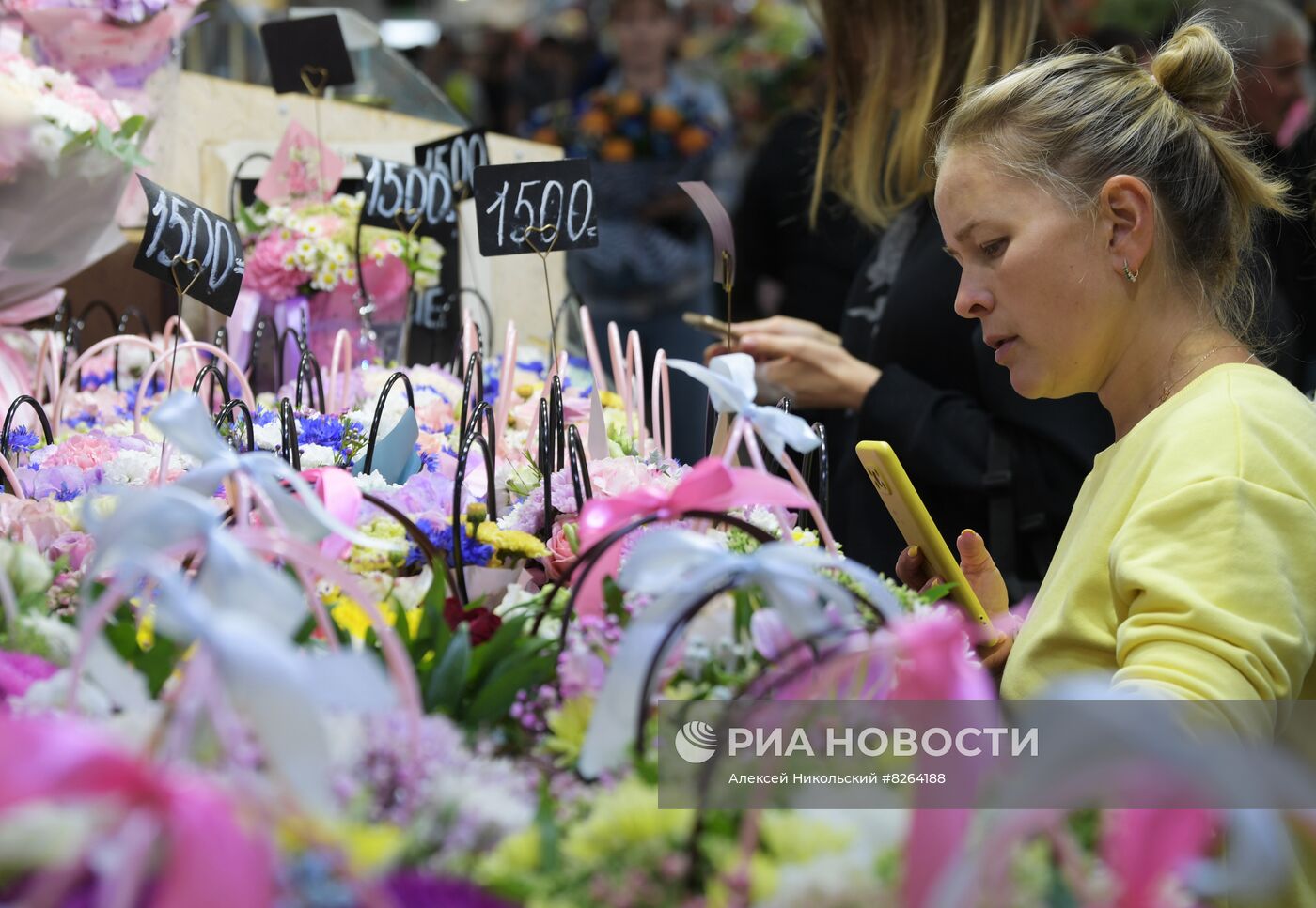 Продажа цветов накануне 1 сентября в Москве