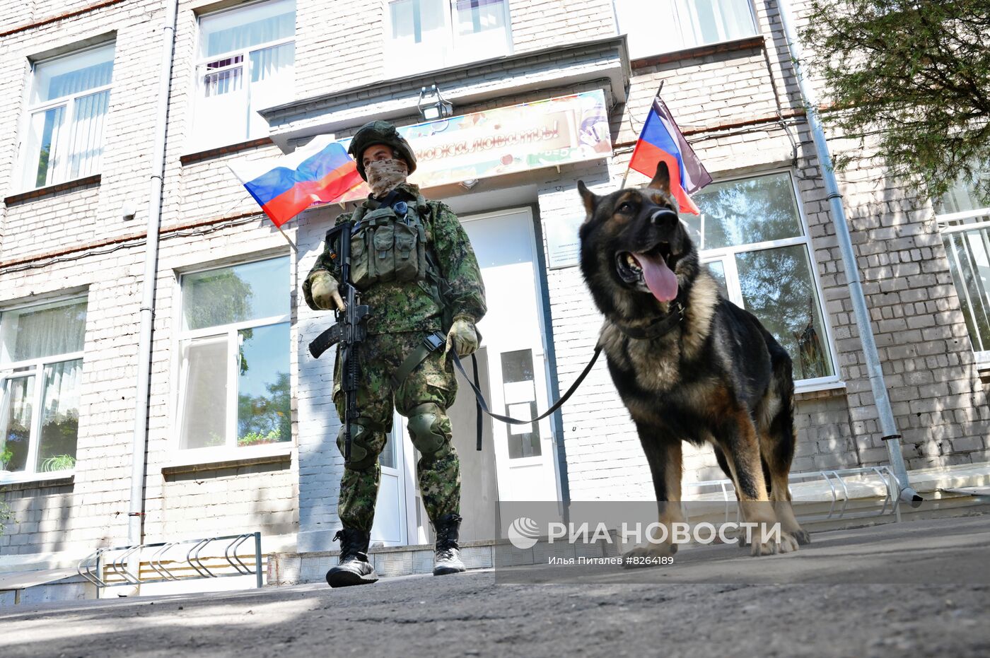 Проверка школ в ДНР ко Дню знаний саперами