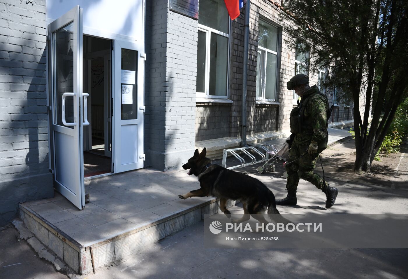 Проверка школ в ДНР ко Дню знаний саперами