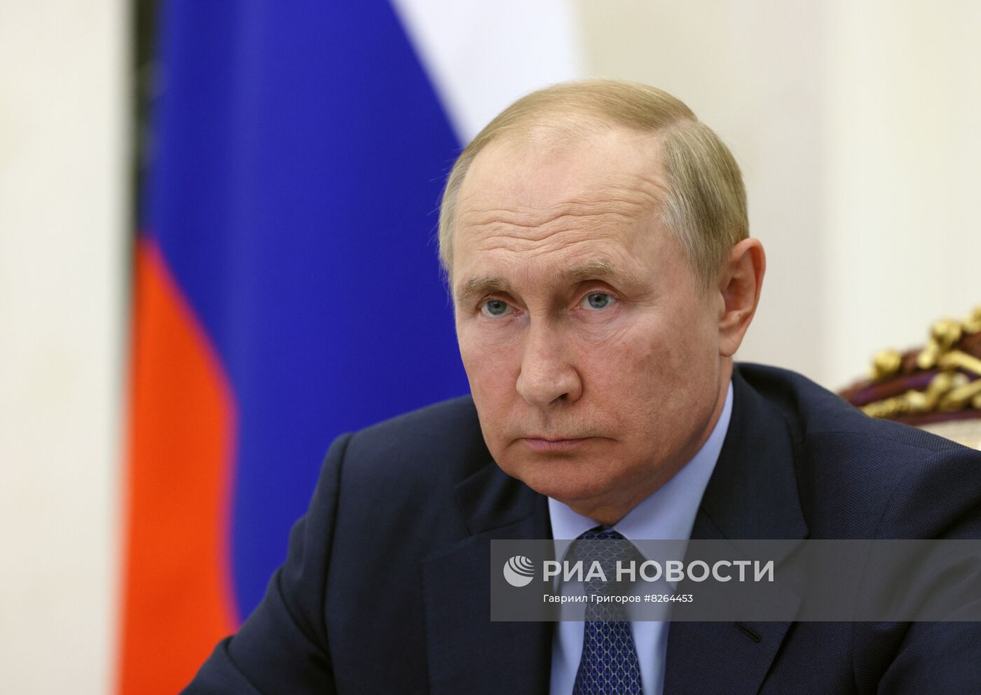 Президент РФ В. Путин провел совещание с членами правительства РФ