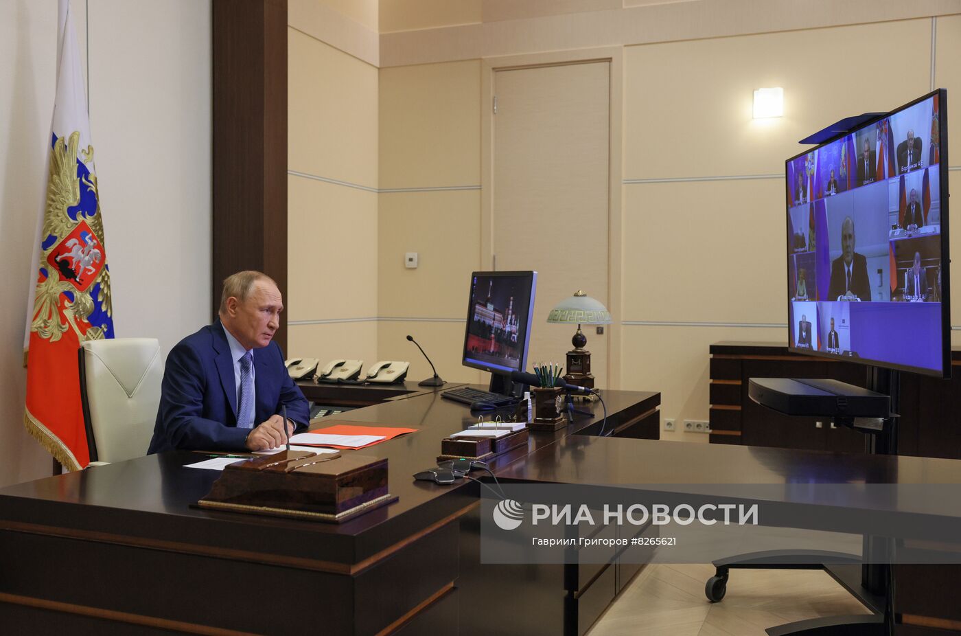 Президент РФ В. Путин провел совещание Совбеза РФ