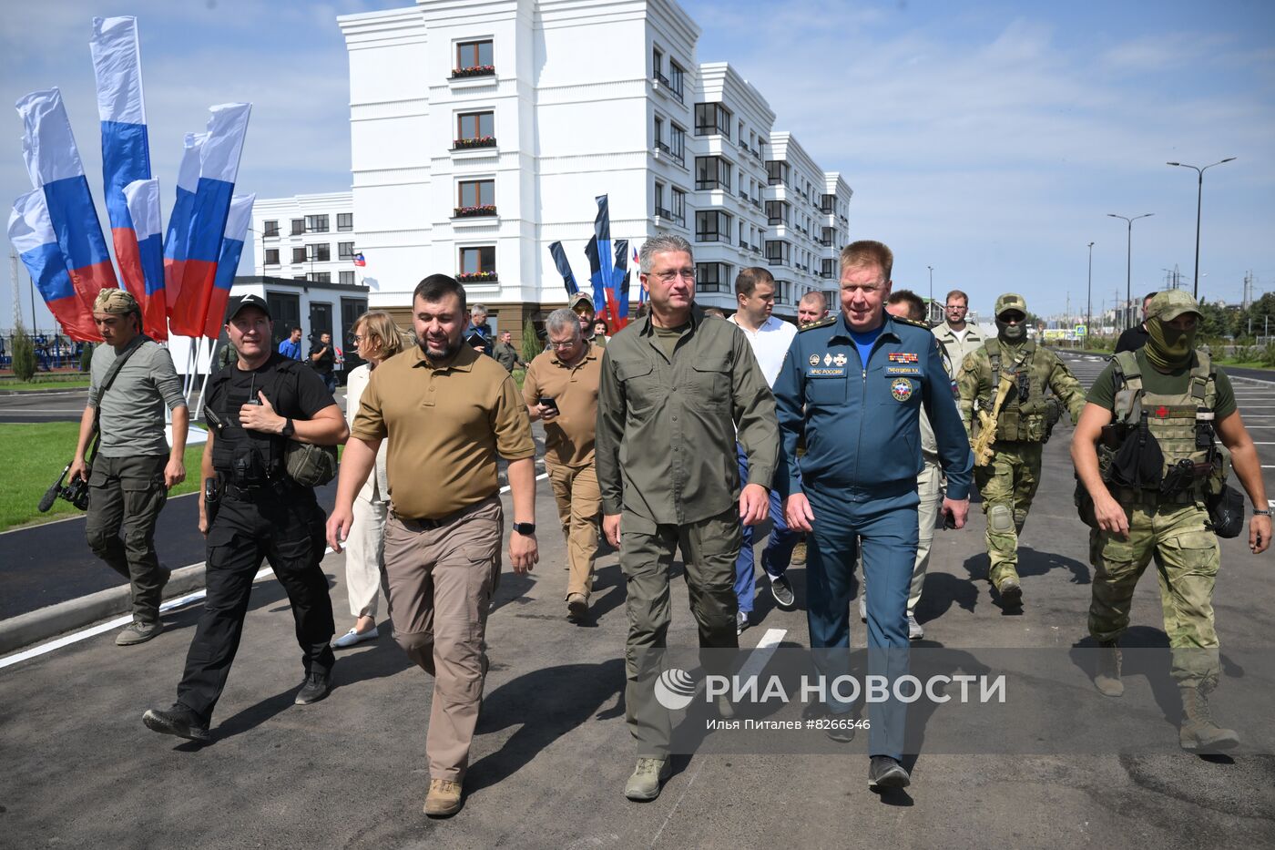 Замминобороны РФ Т. Иванов посетил строительные объекты в Мариуполе