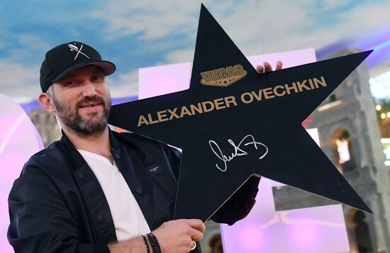 Церемония подписания именной звезды А. Овечкина для Аллеи Чемпионов VEGAS