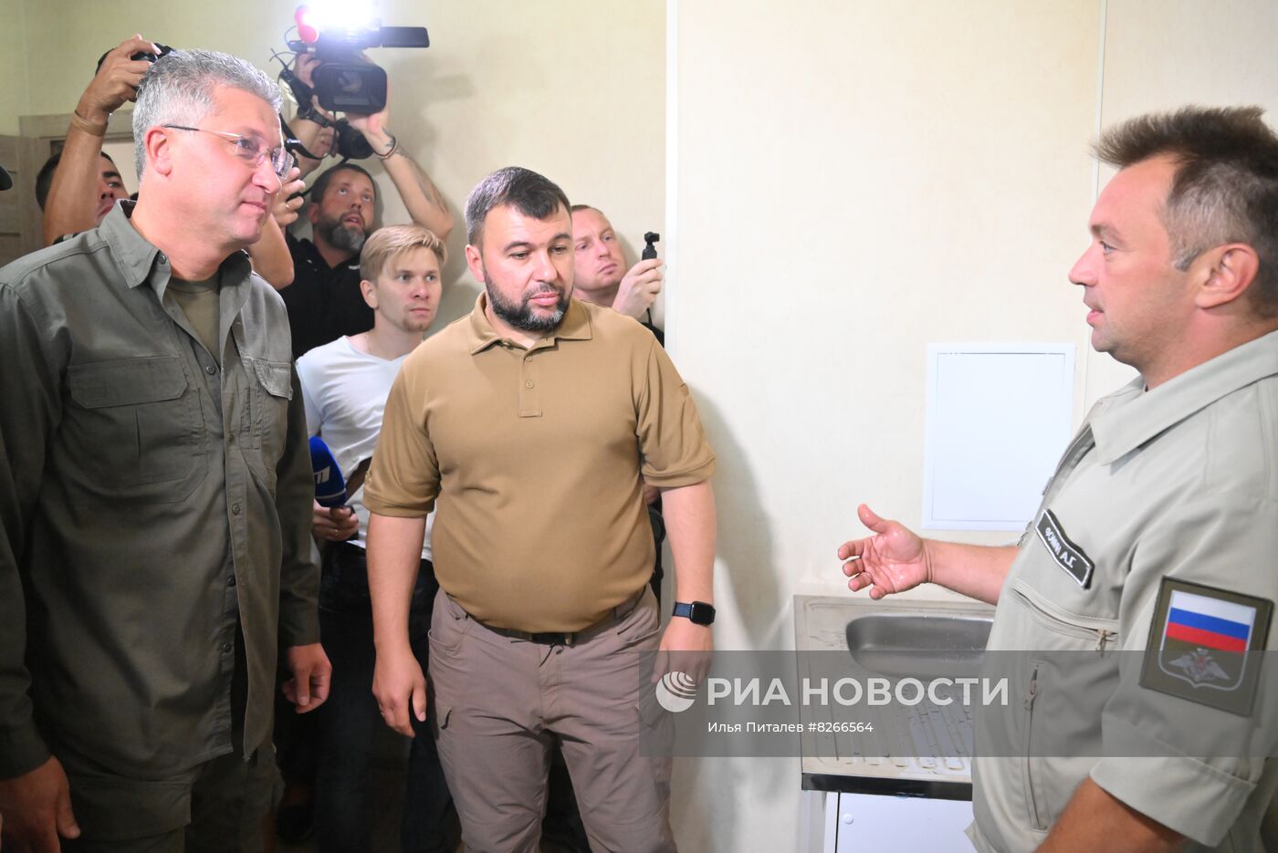 Замминобороны РФ Т. Иванов посетил строительные объекты в Мариуполе