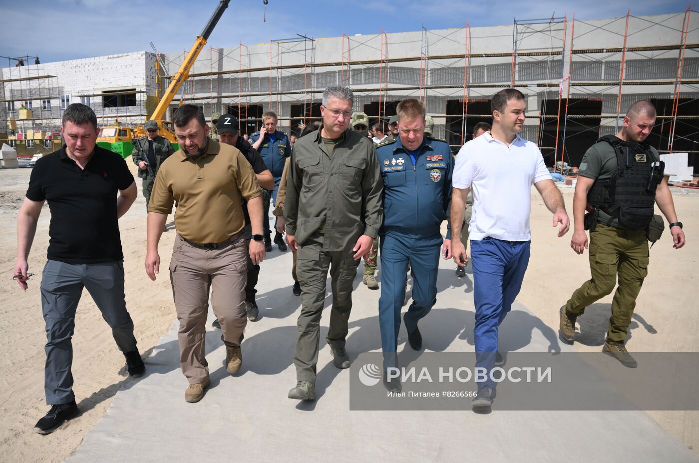 Замминобороны РФ Т. Иванов посетил строительные объекты в Мариуполе