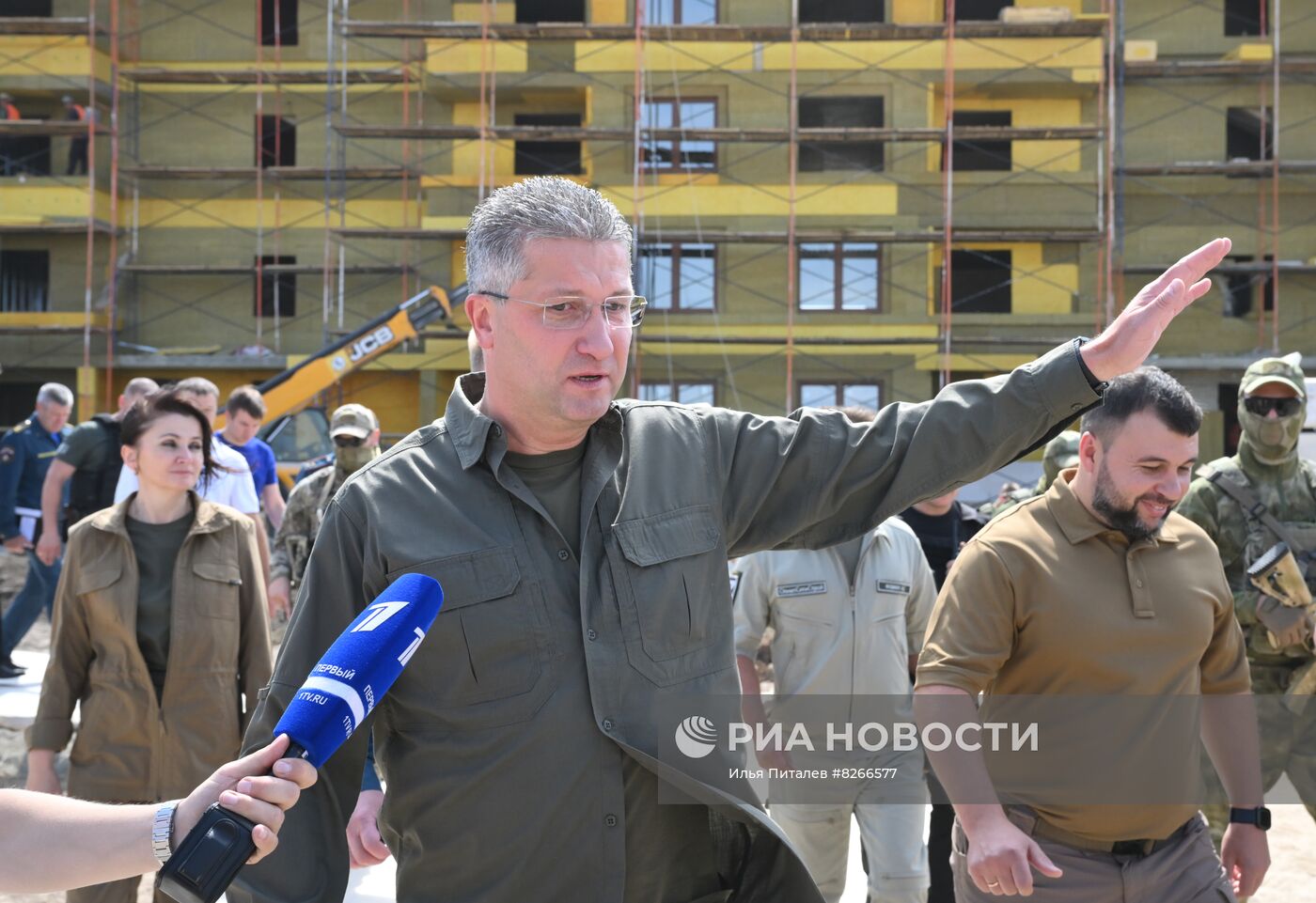 Замминобороны РФ Т. Иванов посетил строительные объекты в Мариуполе