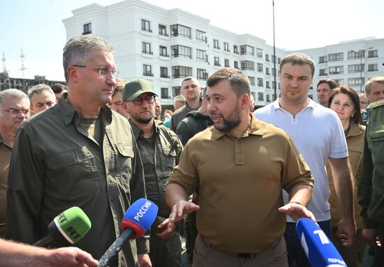 Замминобороны РФ Т. Иванов посетил строительные объекты в Мариуполе