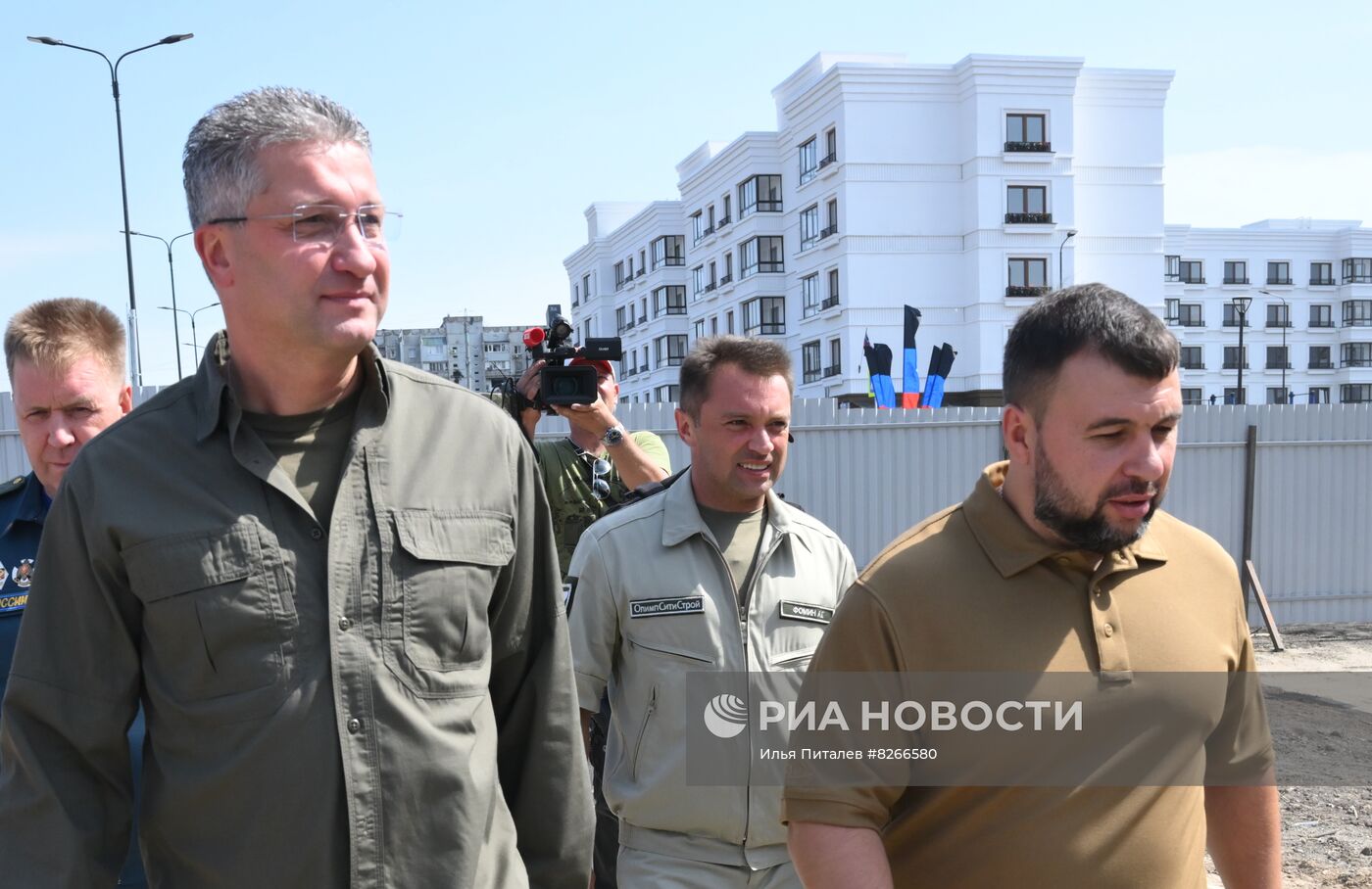 Замминобороны РФ Т. Иванов посетил строительные объекты в Мариуполе