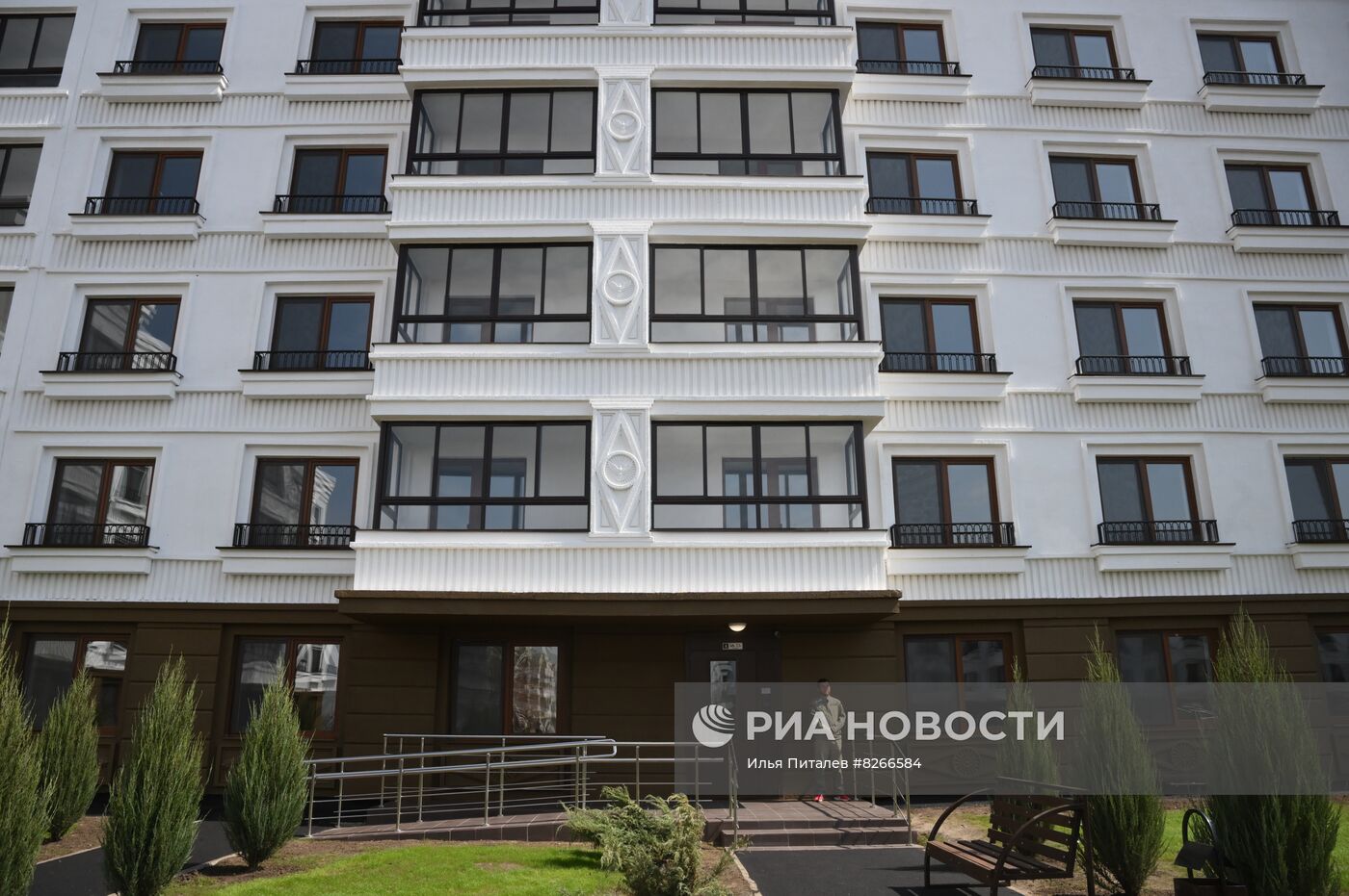 Замминобороны РФ Т. Иванов посетил строительные объекты в Мариуполе