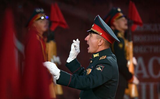 Церемония закрытия Международного военно-музыкального фестиваля "Спасская башня"  