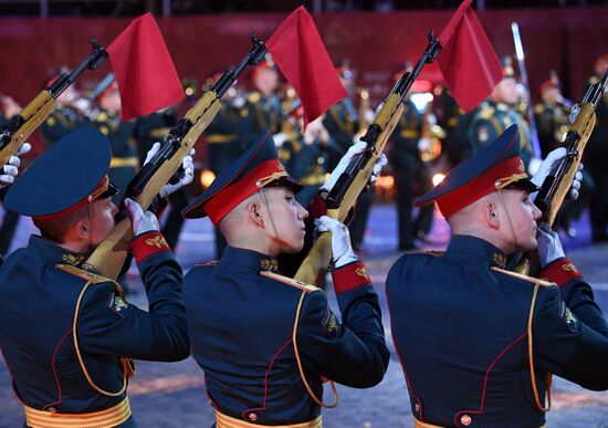 Церемония закрытия Международного военно-музыкального фестиваля "Спасская башня"  