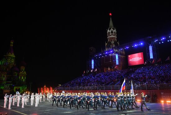 Церемония закрытия Международного военно-музыкального фестиваля "Спасская башня"  