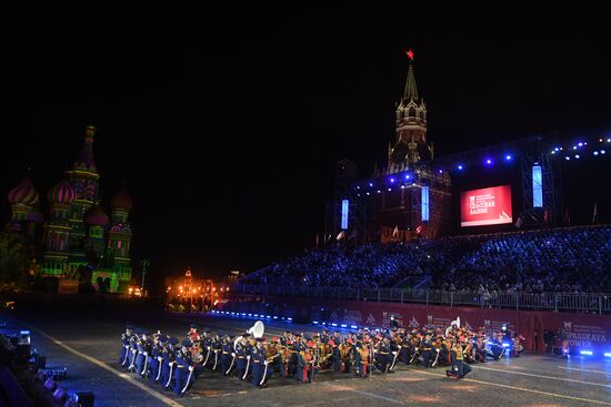 Церемония закрытия Международного военно-музыкального фестиваля "Спасская башня"  