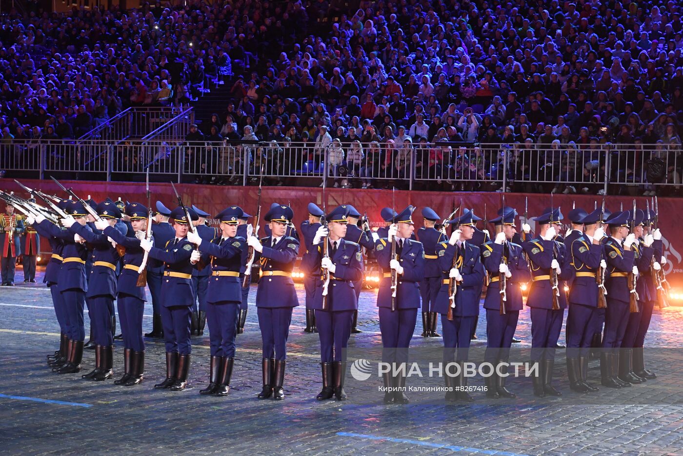 Церемония закрытия Международного военно-музыкального фестиваля "Спасская башня"  