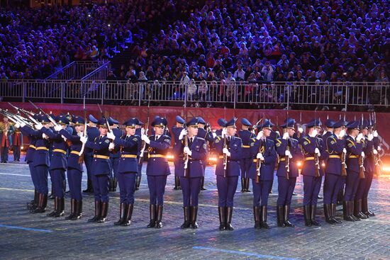 Церемония закрытия Международного военно-музыкального фестиваля "Спасская башня"  