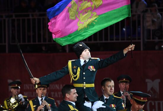 Церемония закрытия Международного военно-музыкального фестиваля "Спасская башня"  