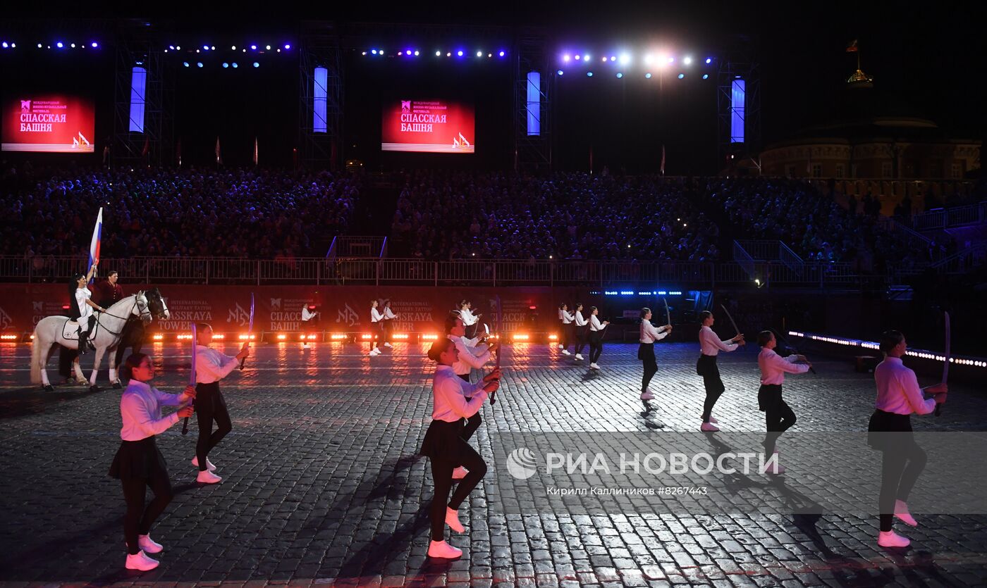 Церемония закрытия Международного военно-музыкального фестиваля "Спасская башня"  