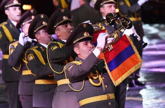 Церемония закрытия Международного военно-музыкального фестиваля "Спасская башня"  