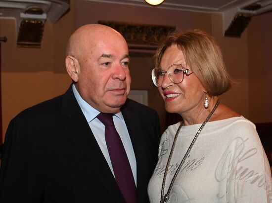 Сбор труппы театра им. Е. Вахтангова