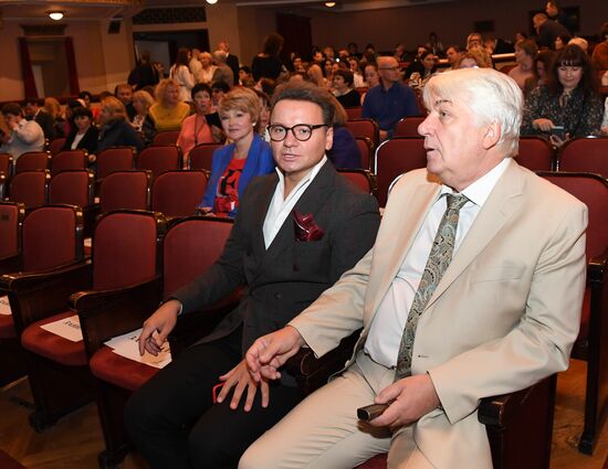 Сбор труппы театра им. Е. Вахтангова