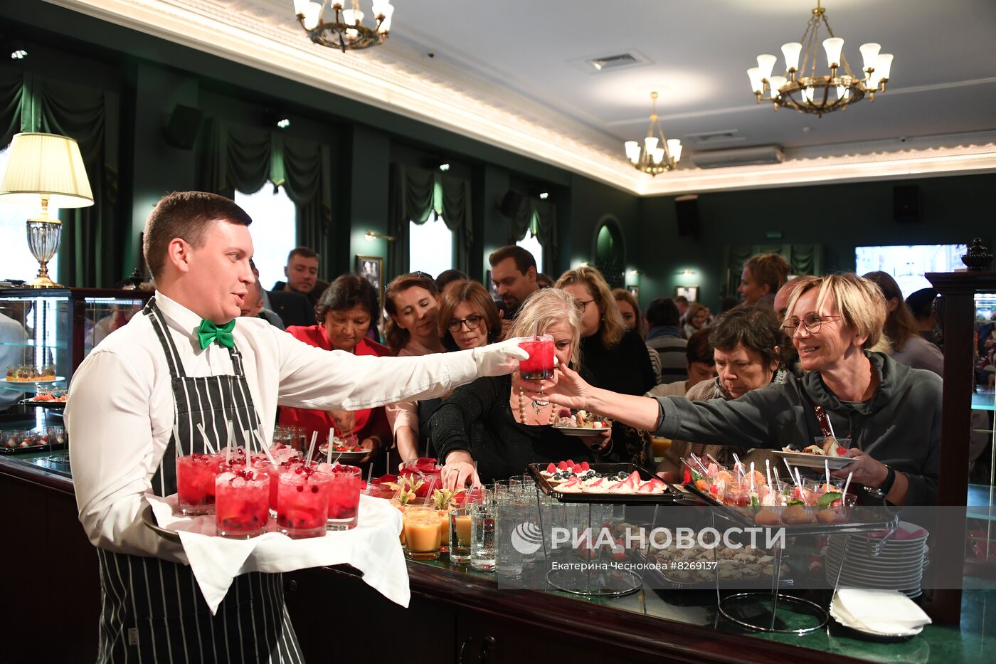 Сбор труппы театра им. Е. Вахтангова