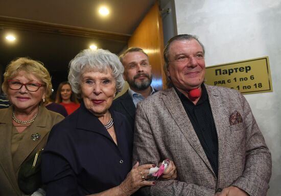 Сбор труппы Московского Академического театра сатиры