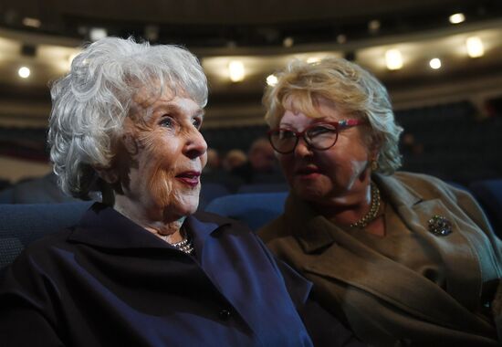 Сбор труппы Московского Академического театра сатиры