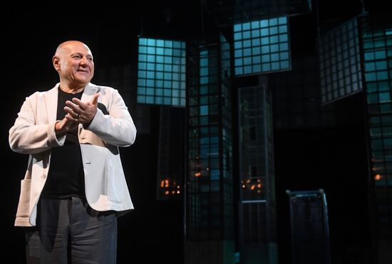 Сбор труппы Московского Академического театра сатиры