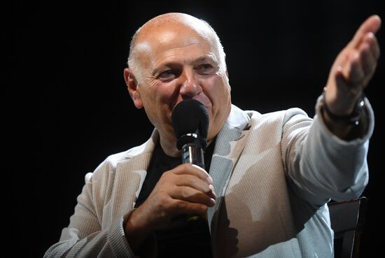 Сбор труппы Московского Академического театра сатиры