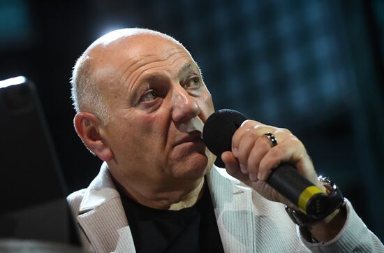 Сбор труппы Московского Академического театра сатиры