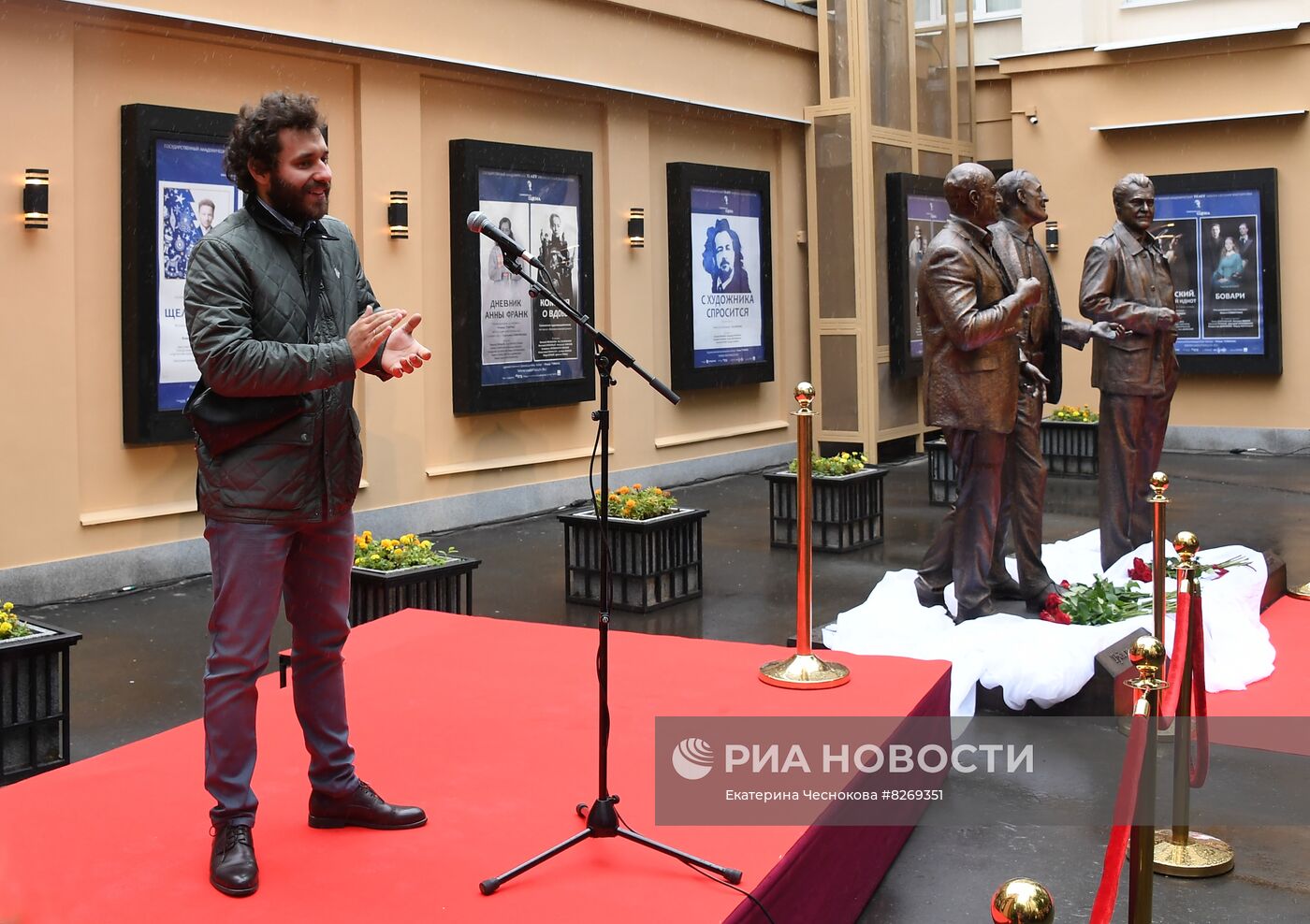 Сбор труппы театра им. Е. Вахтангова