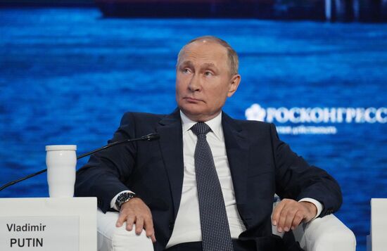 Президент РФ В. Путин принял участие в VII Восточном экономическом форуме