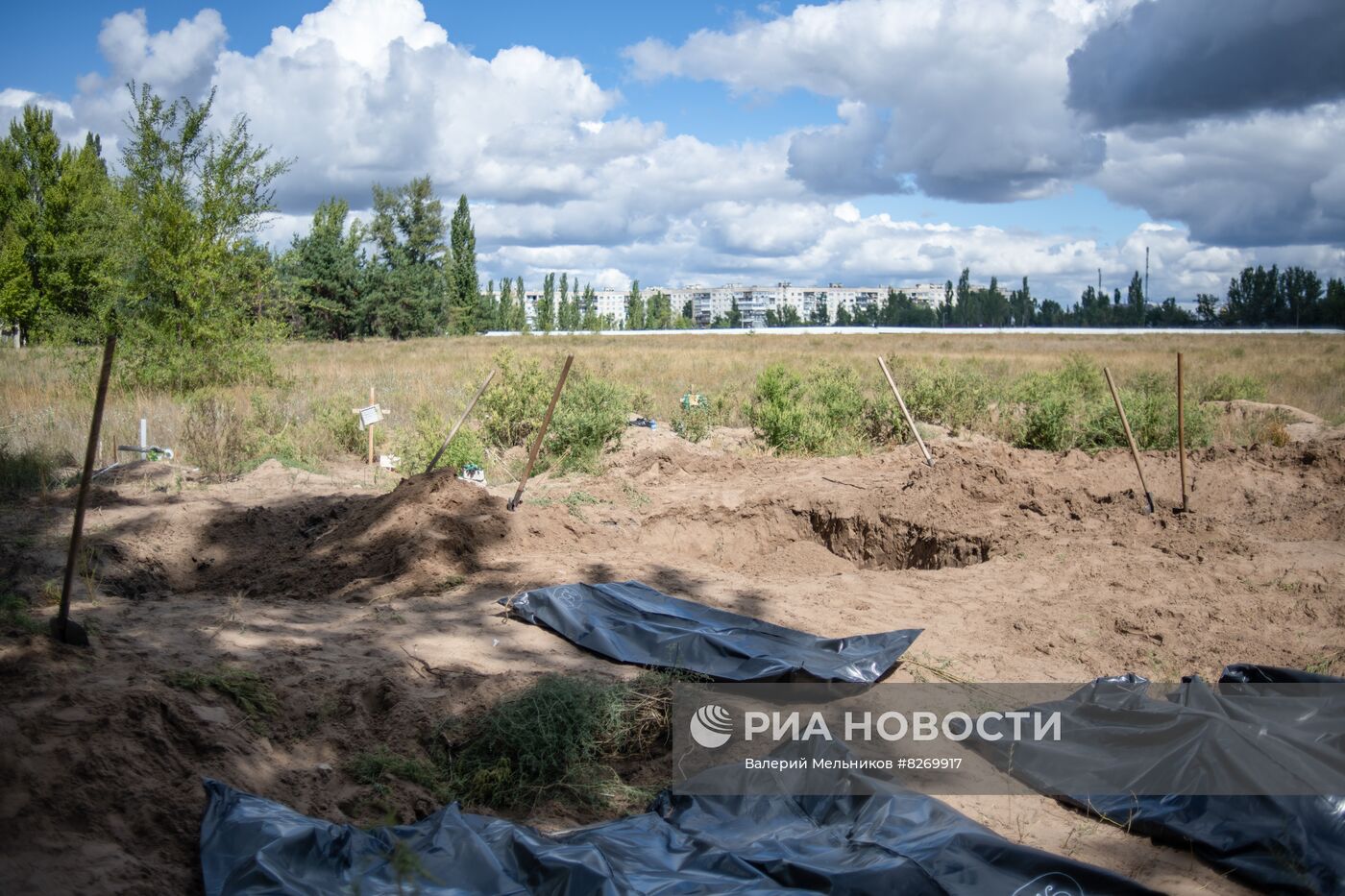 Перезахоронение останков людей из стихийных захоронений в городе Рубежное в ЛНР