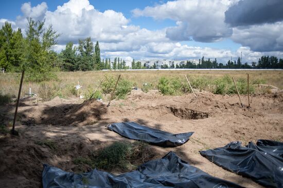 Перезахоронение останков людей из стихийных захоронений в городе Рубежное в ЛНР