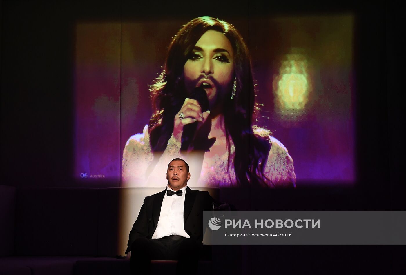 Показ премьерного спектакля "Три плюс кот" в театре "Et Cetera"