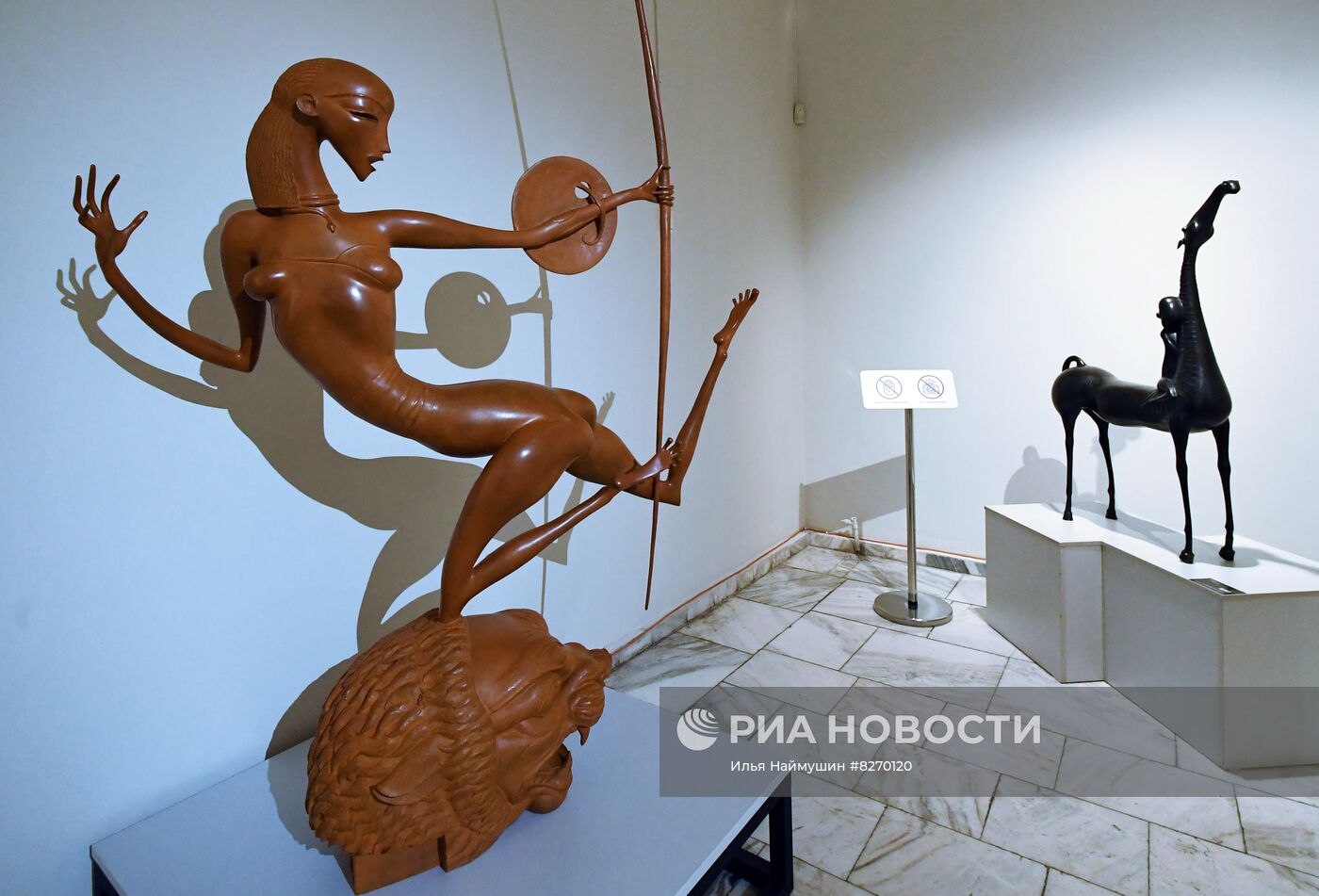 Выставка Даши Намдакова "Трансформация" в Красноярске
