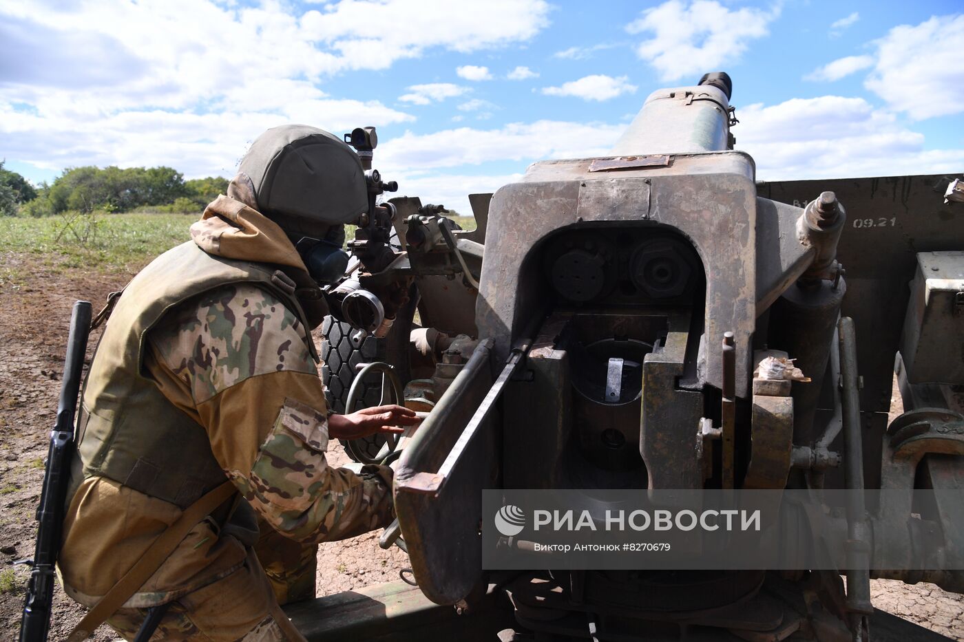 Работа артиллерийского расчета ЧВК "Вагнер" под Бахмутом в ДНР