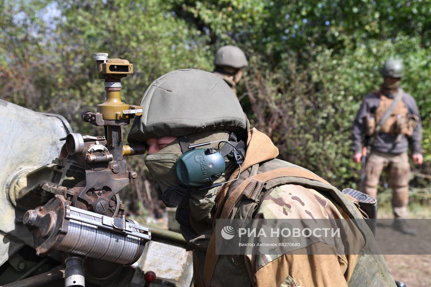 Работа артиллерийского расчета ЧВК "Вагнер" под Бахмутом в ДНР