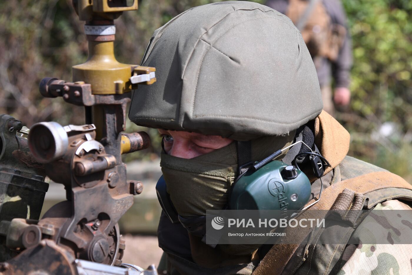 Работа артиллерийского расчета ЧВК "Вагнер" под Бахмутом в ДНР