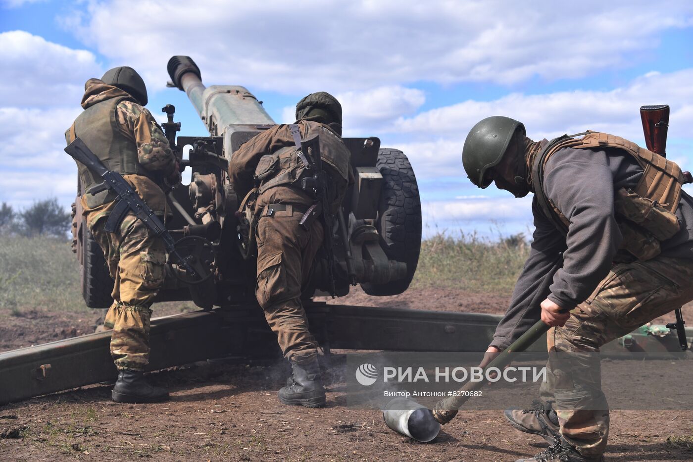 Работа артиллерийского расчета ЧВК "Вагнер" под Бахмутом в ДНР