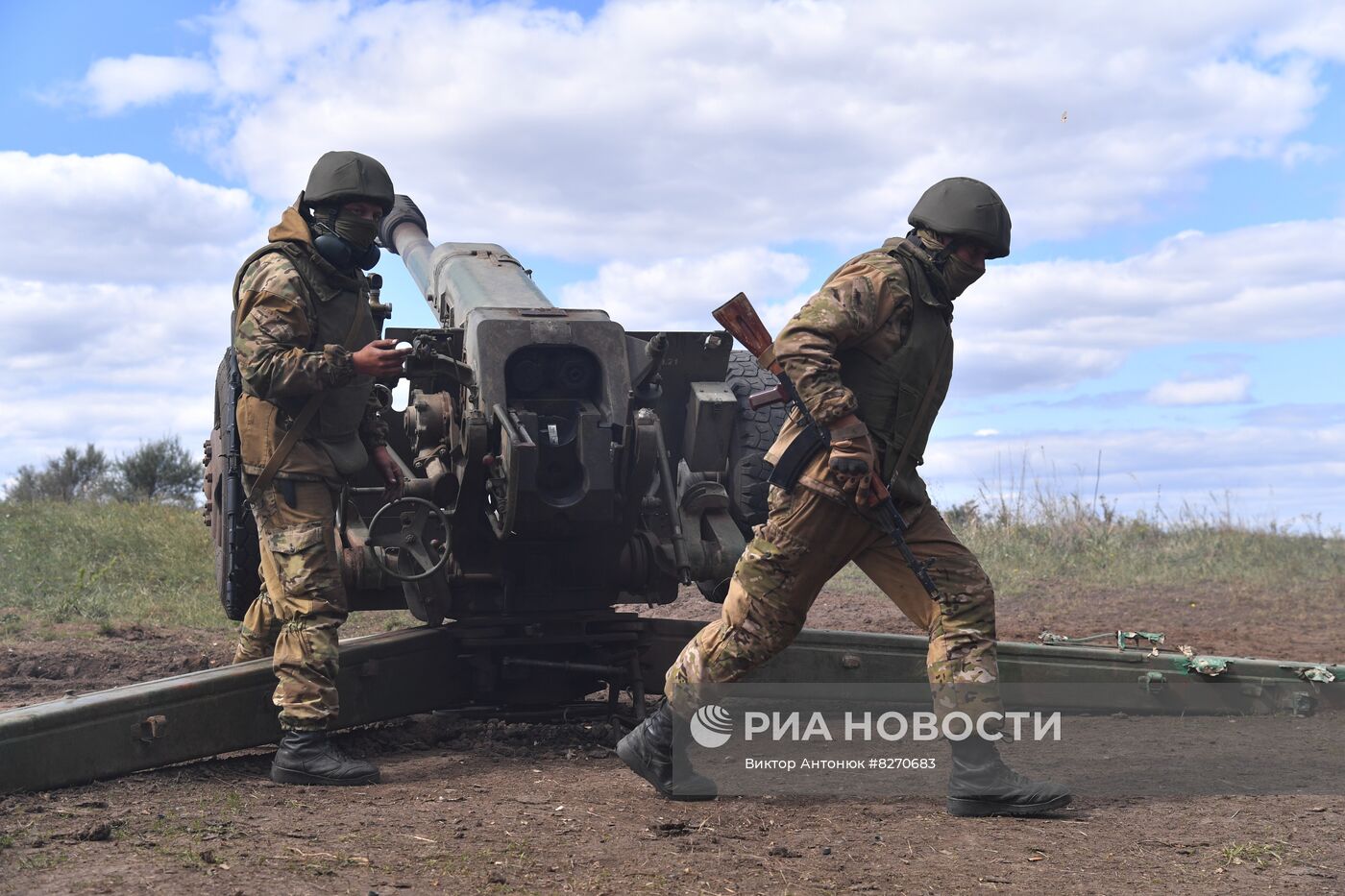 Работа артиллерийского расчета ЧВК "Вагнер" под Бахмутом в ДНР