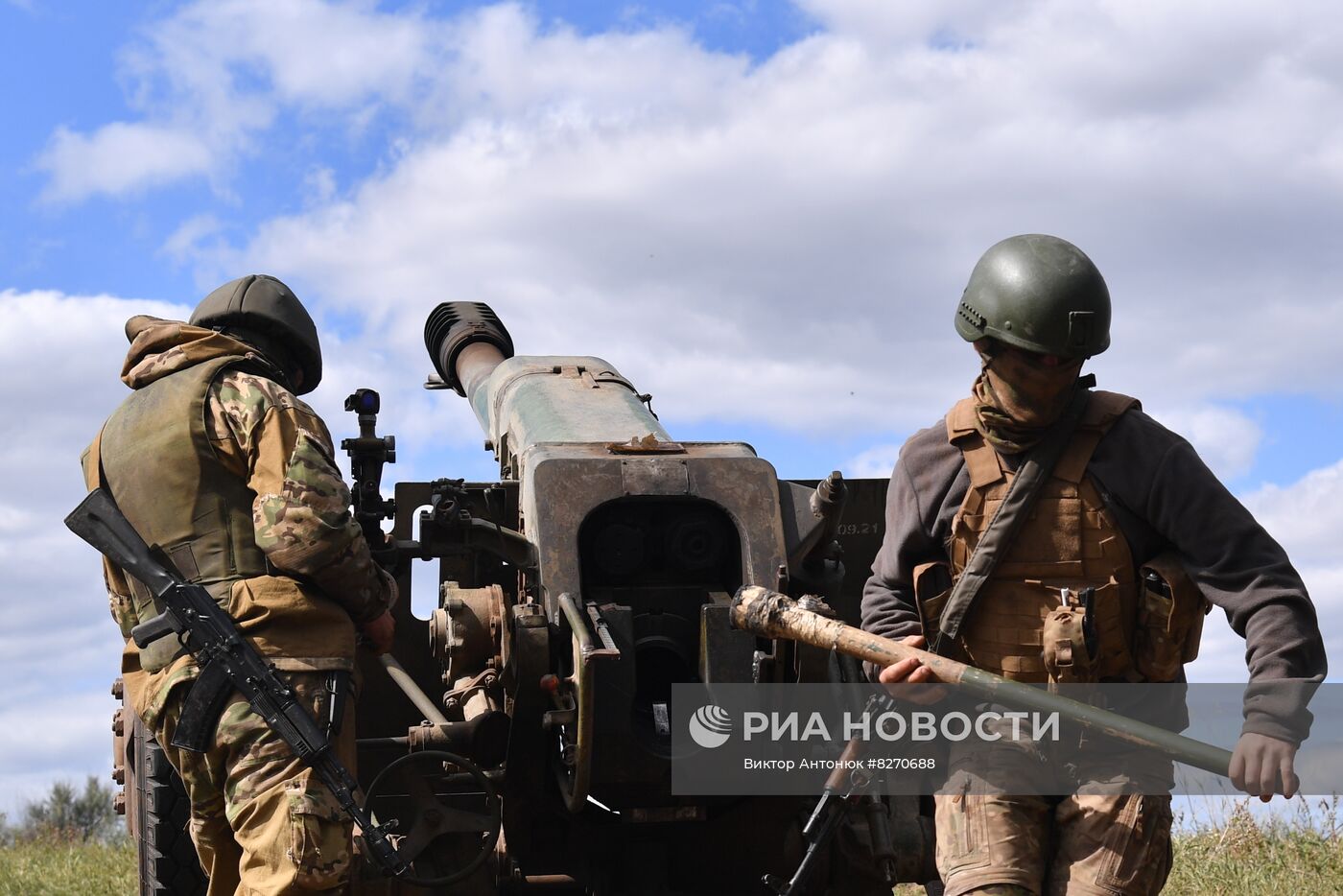 Работа артиллерийского расчета ЧВК "Вагнер" под Бахмутом в ДНР