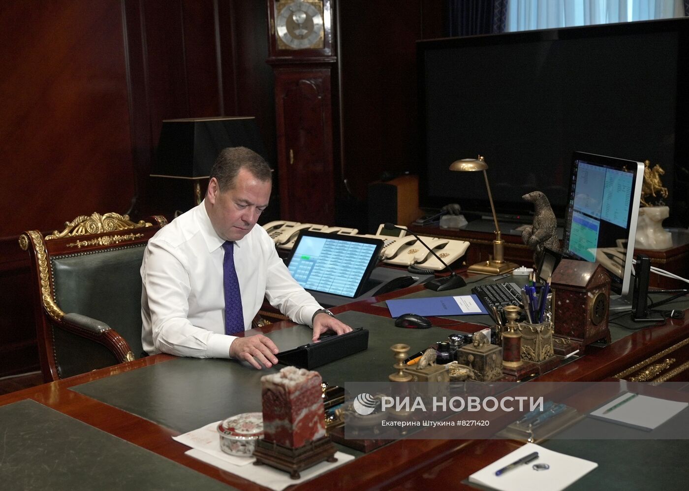 Зампред Совбеза РФ Медведев проголосовал на выборах муниципальных депутатов Москвы