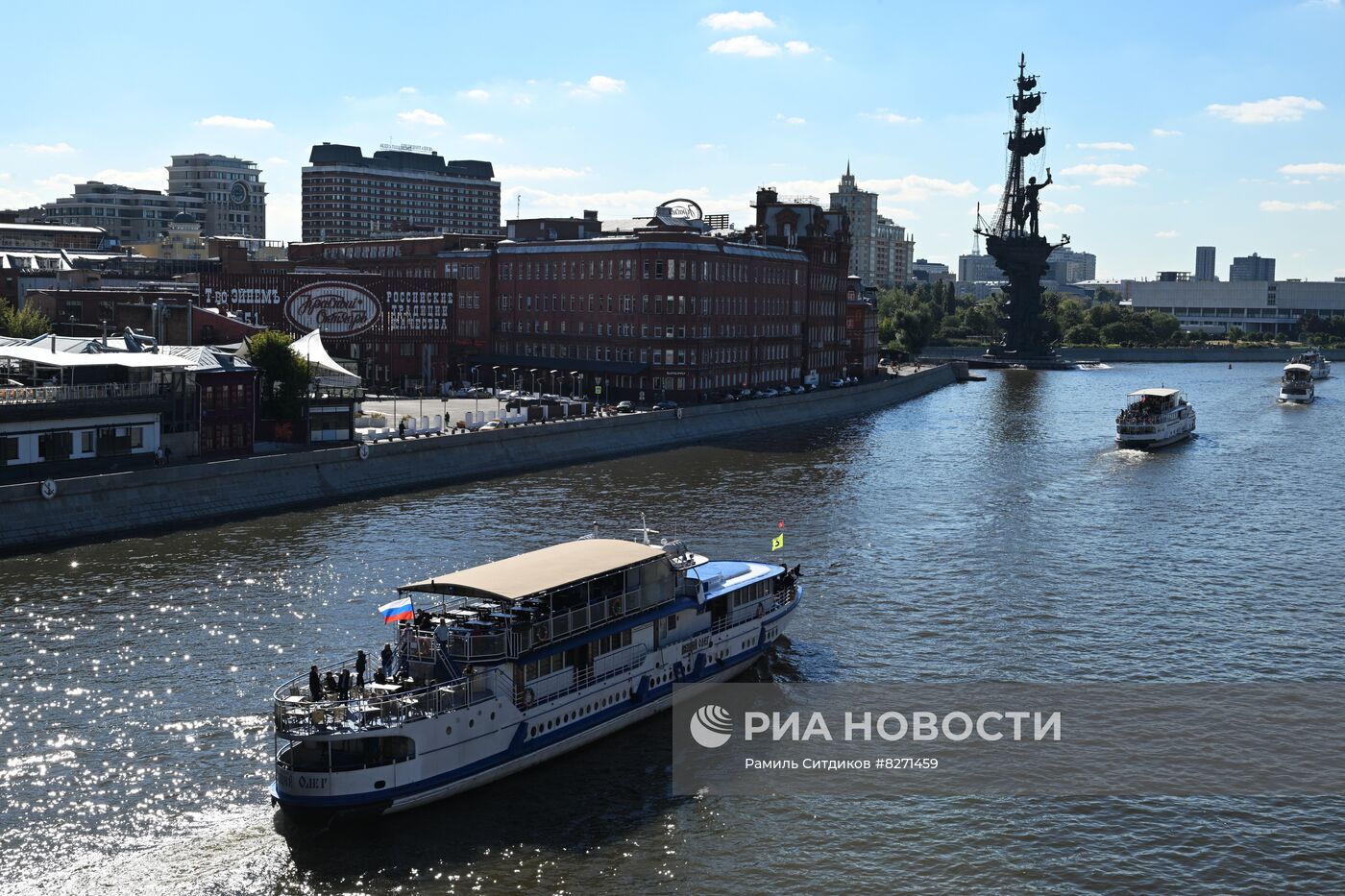 Парад судов на Москве-реке